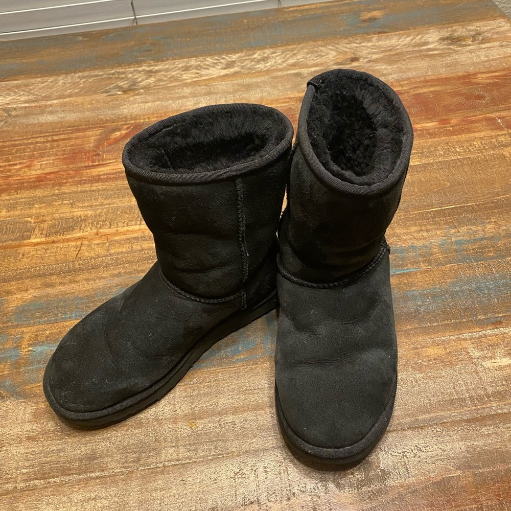 Short UGGs
